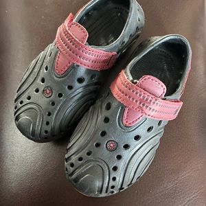 DAWGS Little Boys' Spirit Shoes in red and black size 6